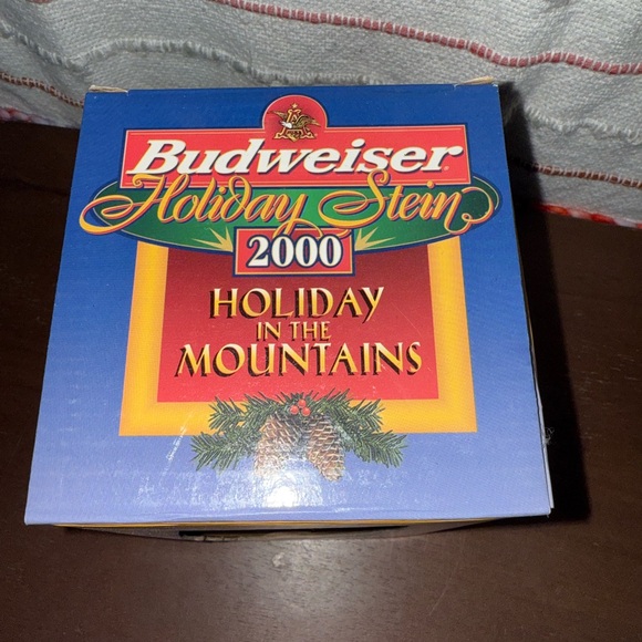 Vintage Budweiser Holiday Stein 2000 - Festive Red and Blue - Picture 2 of 15